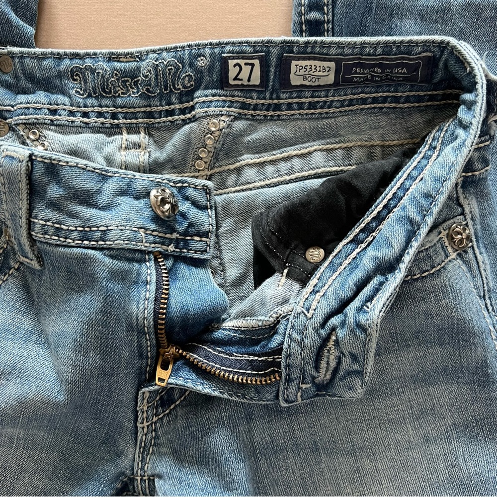 🏷️SOLD Miss Me Light Wash Bootcut Jeans - Picture 8 of 15